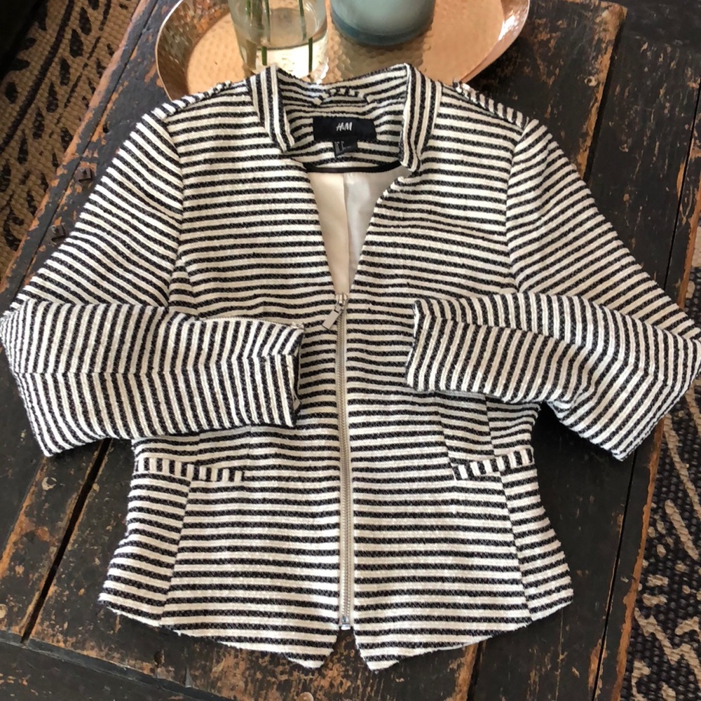 H&M tailored black and white blazer jacket.